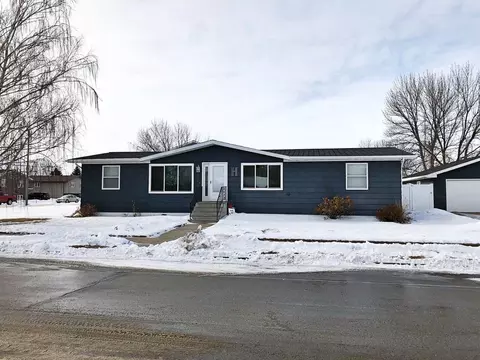 2501 13th Ave W, Williston, ND 58801 photo 4