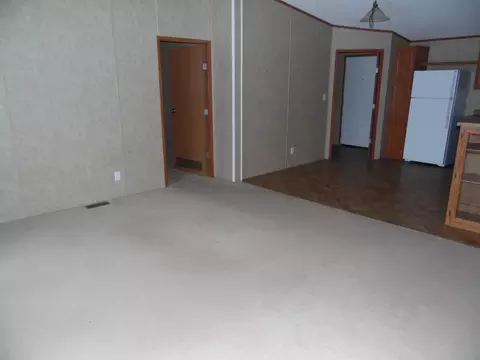 712 35th St E, Williston, ND 58801 photo 2