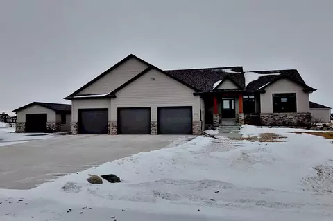 13948 Antelope Dr, Williston, ND 58801 photo 1