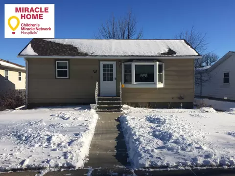 816 9th Ave W, Williston, ND 58801 photo 1