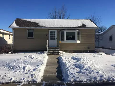 816 9th Ave W, Williston, ND 58801 photo 2