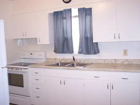 916 4th St W, Williston, ND 58801 photo 5
