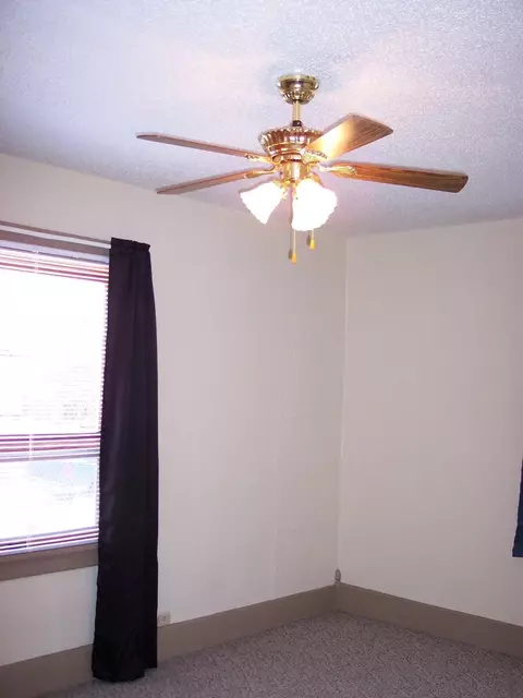 916 4th St W, Williston, ND 58801 photo 8