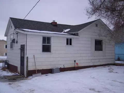 916 4th St W, Williston, ND 58801 photo 3