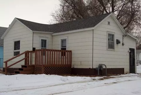 916 4th St W, Williston, ND 58801 photo 1