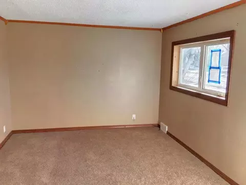 2516 6th Ave E, Williston, ND 58801 photo 2