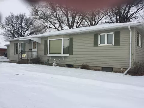 902 6th St W, Williston, ND 58801 photo 1