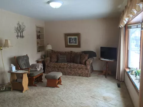 902 6th St W, Williston, ND 58801 photo 2
