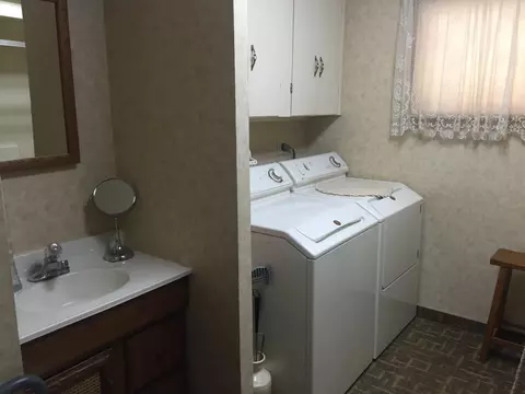 902 6th St W, Williston, ND 58801 photo 5