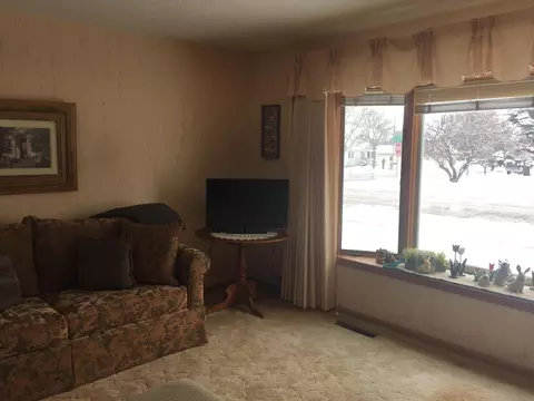 902 6th St W, Williston, ND 58801 photo 3