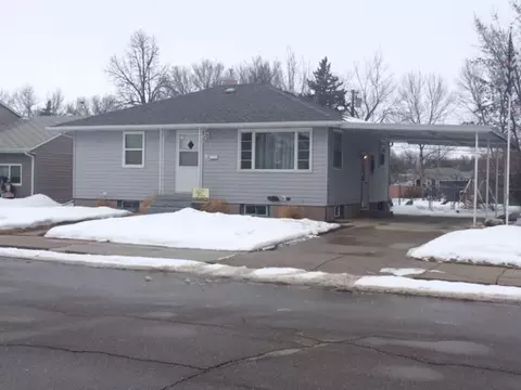 716 16th St W, Williston, ND 58801 photo 1