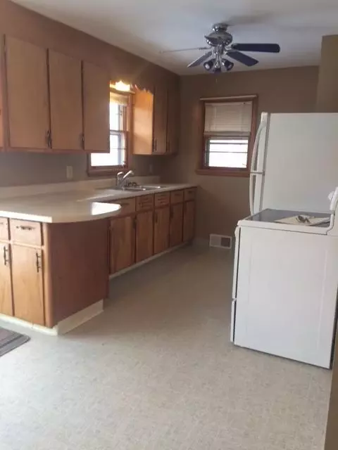 716 16th St W, Williston, ND 58801 photo 2