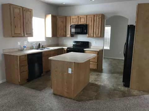 2310 19th Ave W, Williston, ND 58801 photo 5