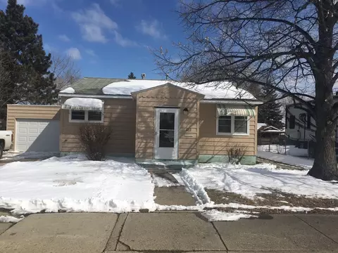 1132 5th Ave W, Williston, ND 58801 photo 2