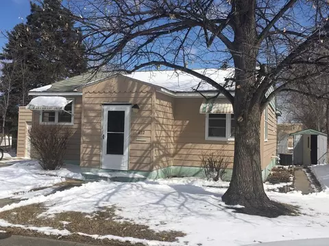 1132 5th Ave W, Williston, ND 58801 photo 1