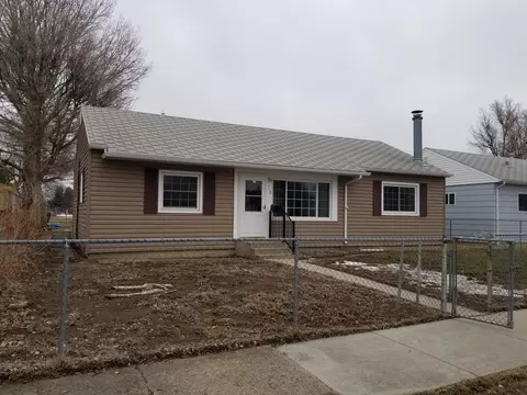 712 13th Ave W, Williston, ND 58801 photo 2