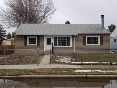 712 13th Ave W, Williston, ND 58801 photo 1