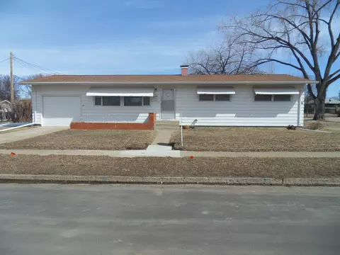 1506 2nd Ave E, Williston, ND 58801 photo 1