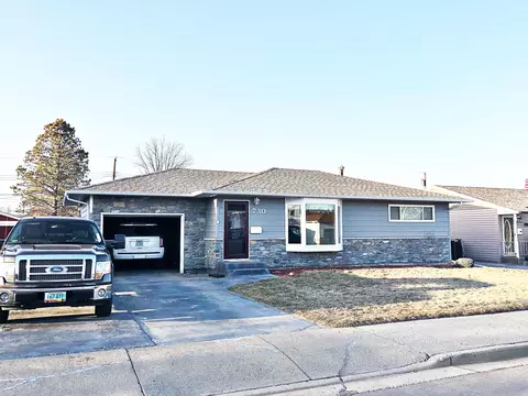 730 15th St W, Williston, ND 58801 photo 3