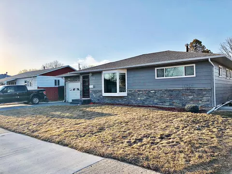 730 15th St W, Williston, ND 58801 photo 4