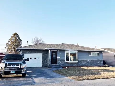 730 15th St W, Williston, ND 58801 photo 2