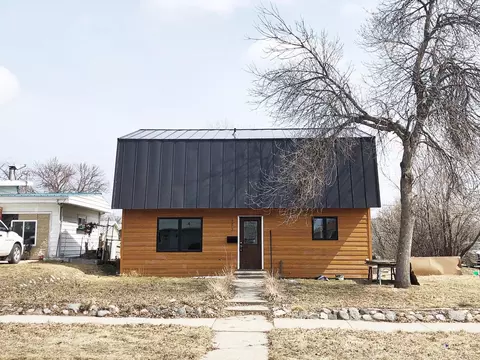 502 13th Ave W, Williston, ND 58801 photo 2