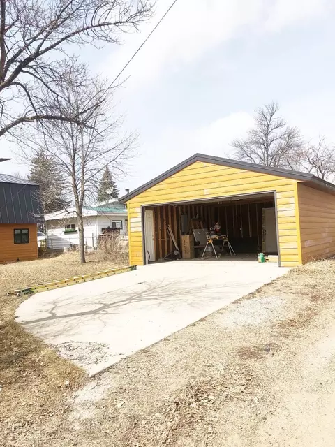 502 13th Ave W, Williston, ND 58801 photo 4