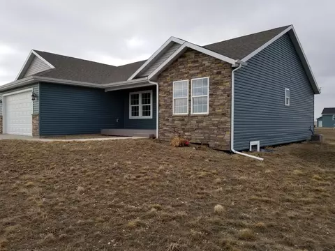 13665 Mulberry Loop NW, Williston, ND 58801 photo 2