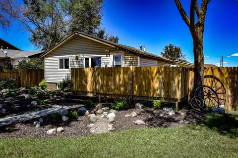 729 9th St E, Williston, ND 58801 photo 2