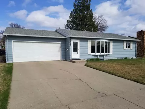 918 16th Ave W, Williston, ND 58801 photo 1
