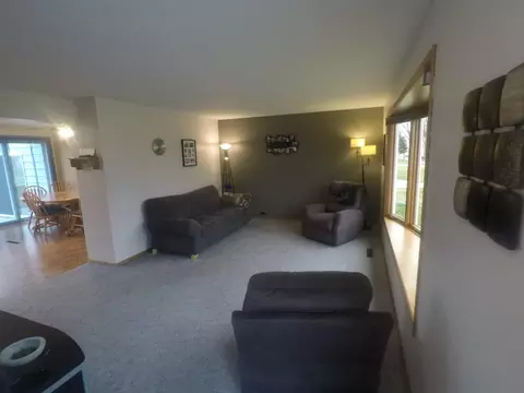 918 16th Ave W, Williston, ND 58801 photo 4