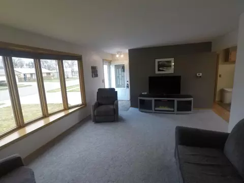 918 16th Ave W, Williston, ND 58801 photo 5