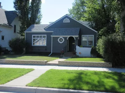 607 3rd Ave E, Williston, ND 58801 photo 1
