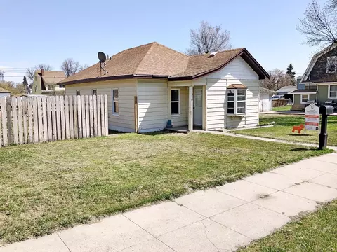 510 4th Ave W, Williston, ND 58801 photo 1
