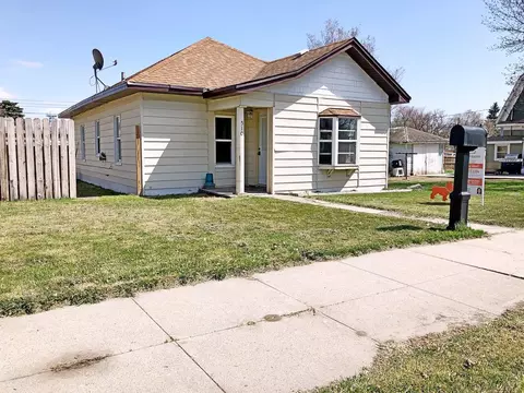 510 4th Ave W, Williston, ND 58801 photo 2