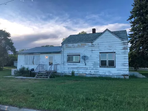 1 East St, Grenora, ND 58845 photo 1