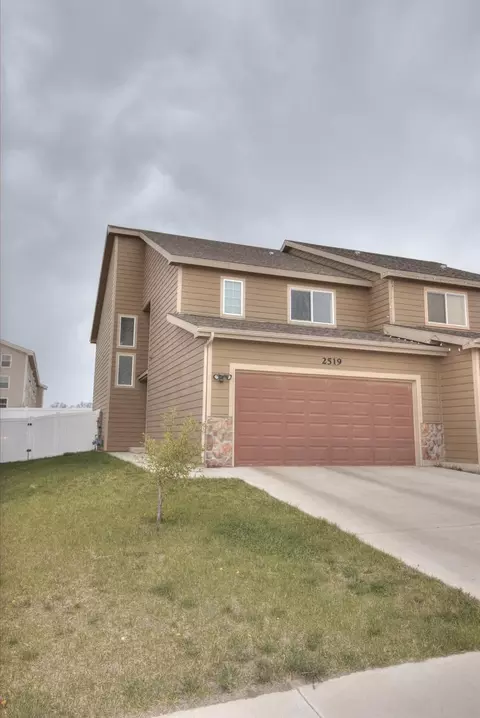 2519 29th Ave W, Williston, ND 58801 photo 1