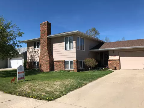 2317 14th Ave W, Williston, ND 58801 photo 2