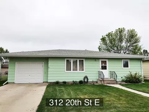 312 20th St E, Williston, ND 58801 photo 1