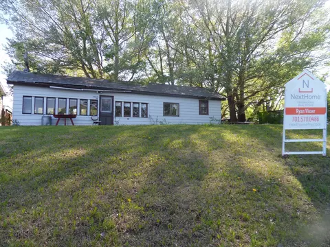 119 Blacktail Dr, Williston, ND 58801 photo 4