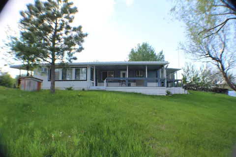 117 Blacktail Dr, Williston, ND 58801 photo 2