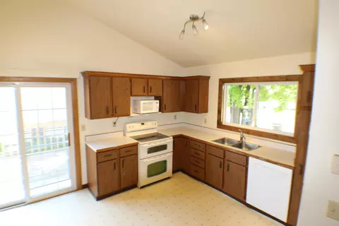 1816 28th St W, Williston, ND 58801 photo 8
