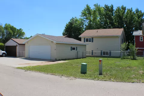 1816 28th St W, Williston, ND 58801 photo 5