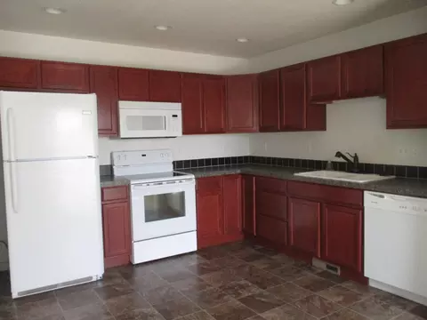 2807 23rd St W, Williston, ND 58801 photo 2