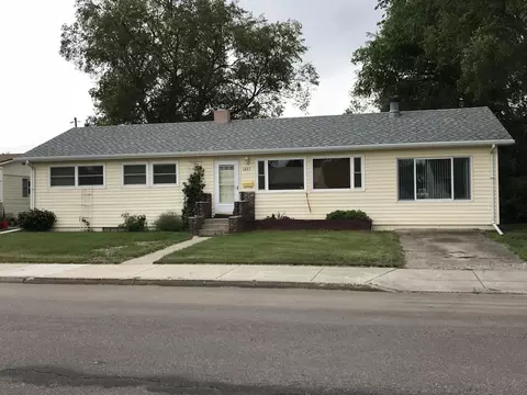 1227 8th Ave W, Williston, ND 58801 photo 2