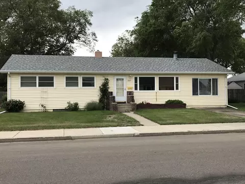 1227 8th Ave W, Williston, ND 58801 photo 1