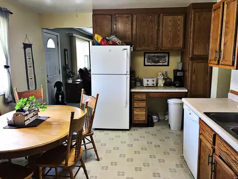 1718 Hillside Ct, Williston, ND 58801 photo 3
