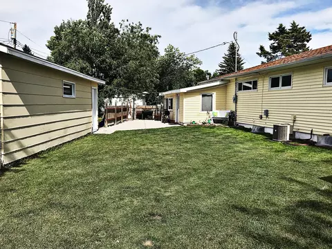 1718 Hillside Ct, Williston, ND 58801 photo 12