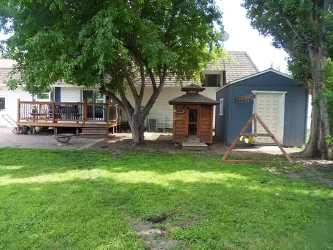337 Rose Ln, Williston, ND 58801 photo 21