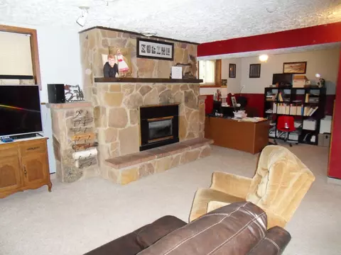337 Rose Ln, Williston, ND 58801 photo 11
